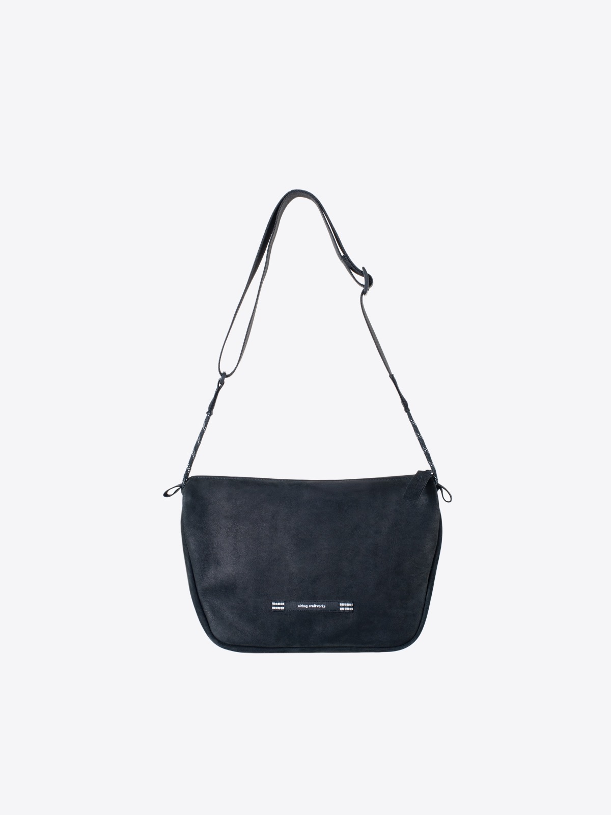 A2 dlx leather matt | black